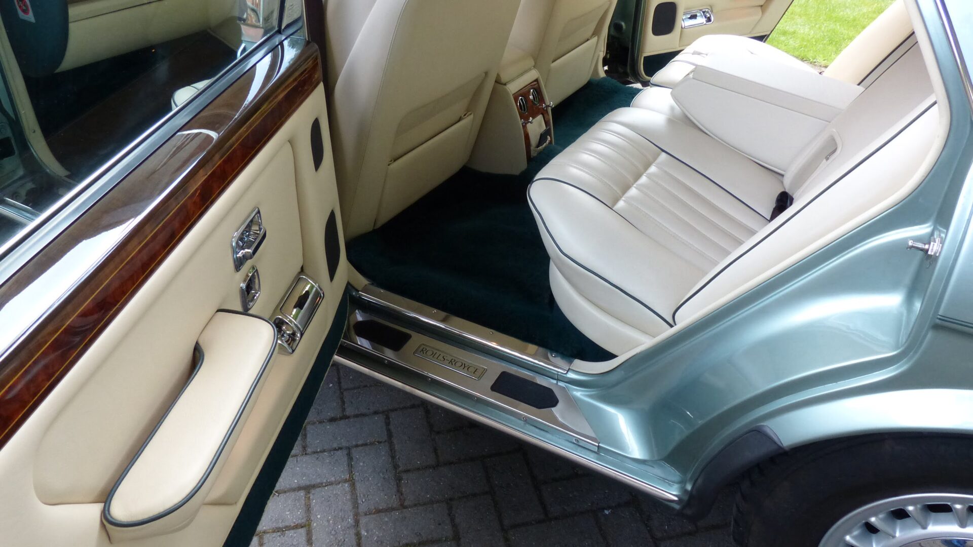 ROLLS ROYCE SILVER DAWN LWB 1997 SOLD