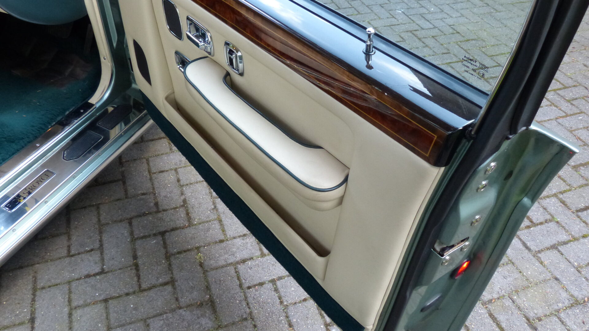 ROLLS ROYCE SILVER DAWN LWB 1997 SOLD
