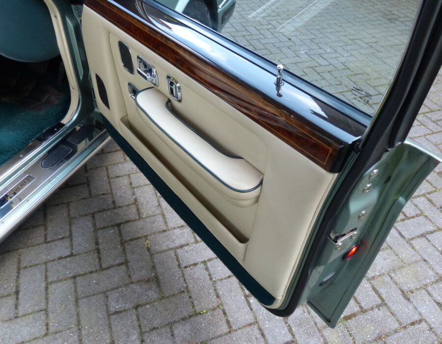 ROLLS ROYCE SILVER DAWN LWB 1997