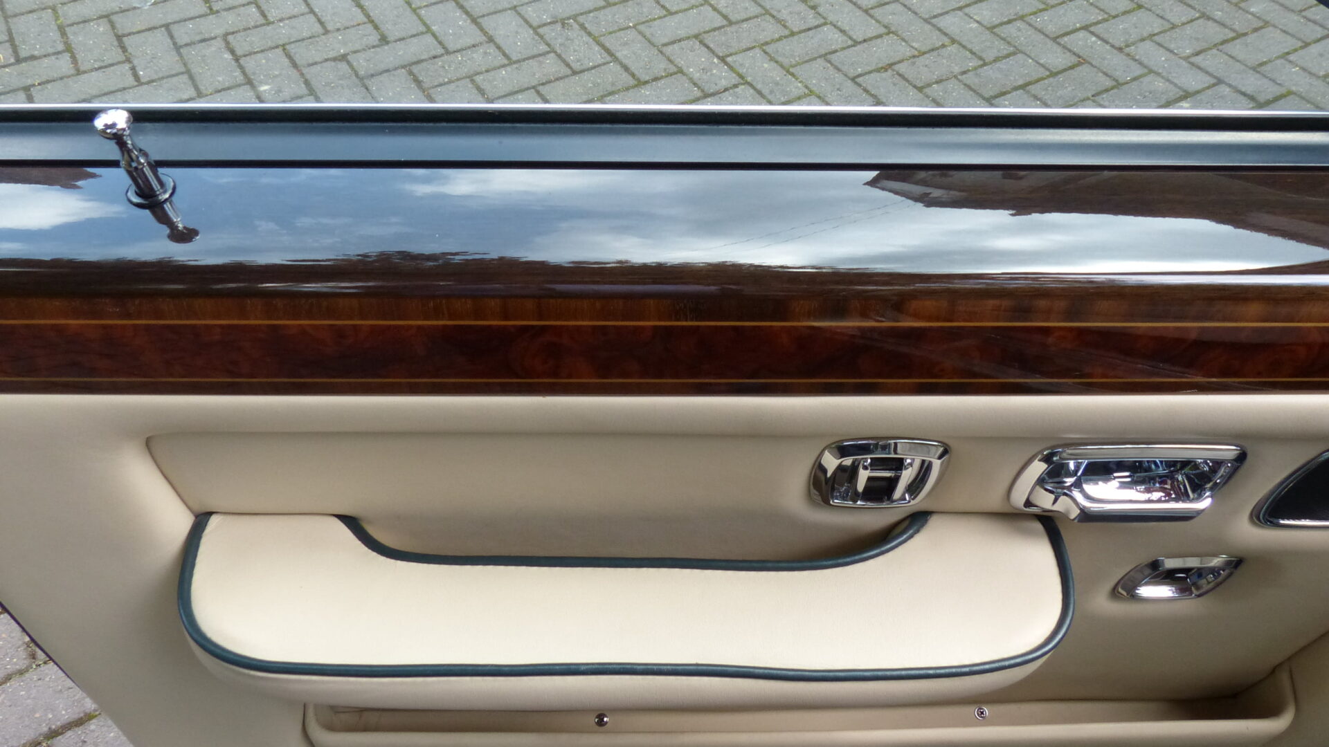 ROLLS ROYCE SILVER DAWN LWB 1997 SOLD