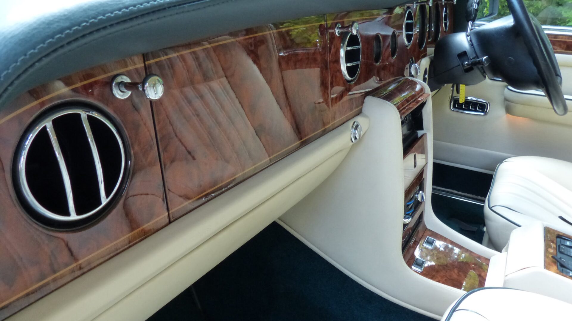 ROLLS ROYCE SILVER DAWN LWB 1997 SOLD
