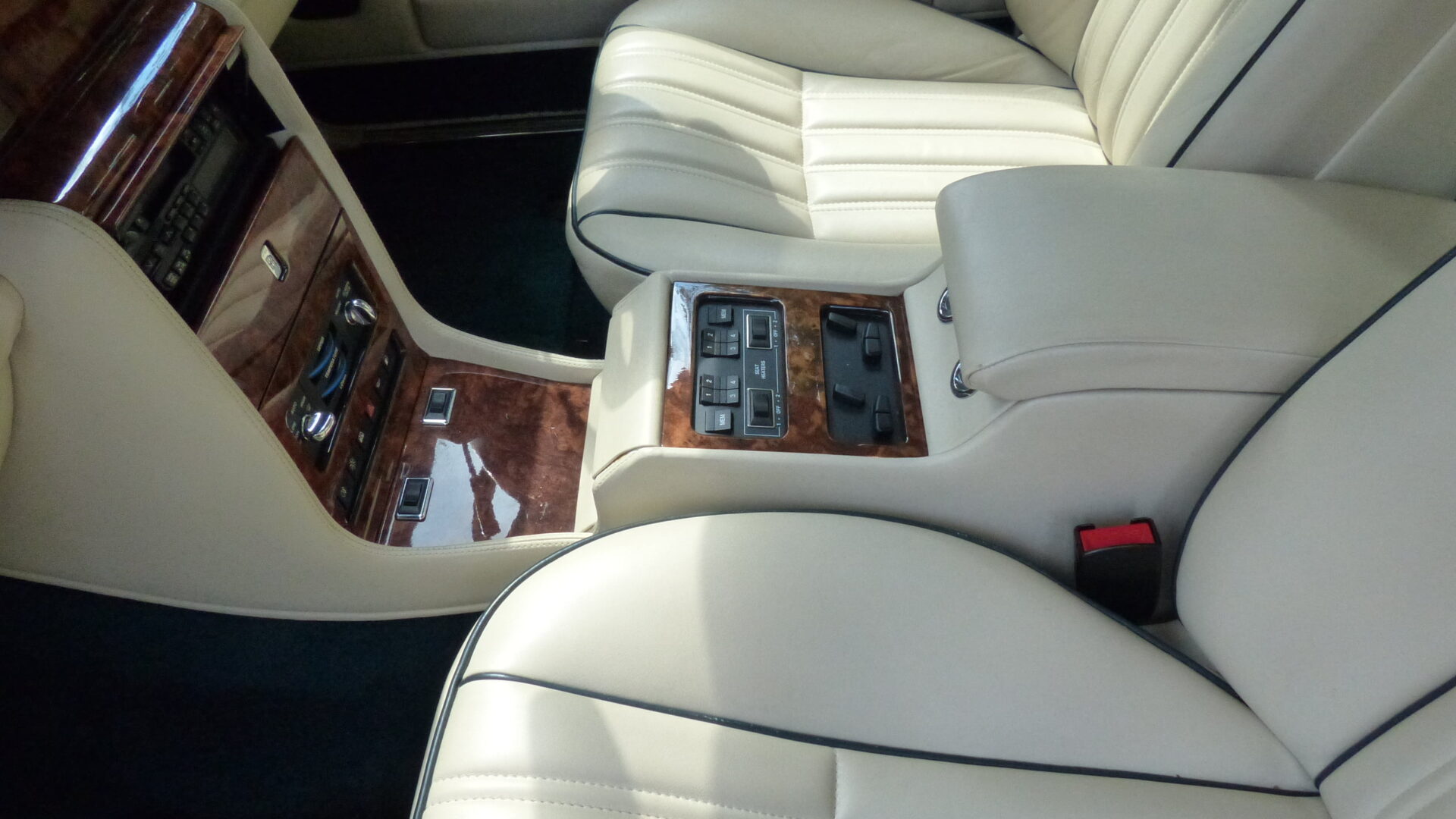 ROLLS ROYCE SILVER DAWN LWB 1997 SOLD