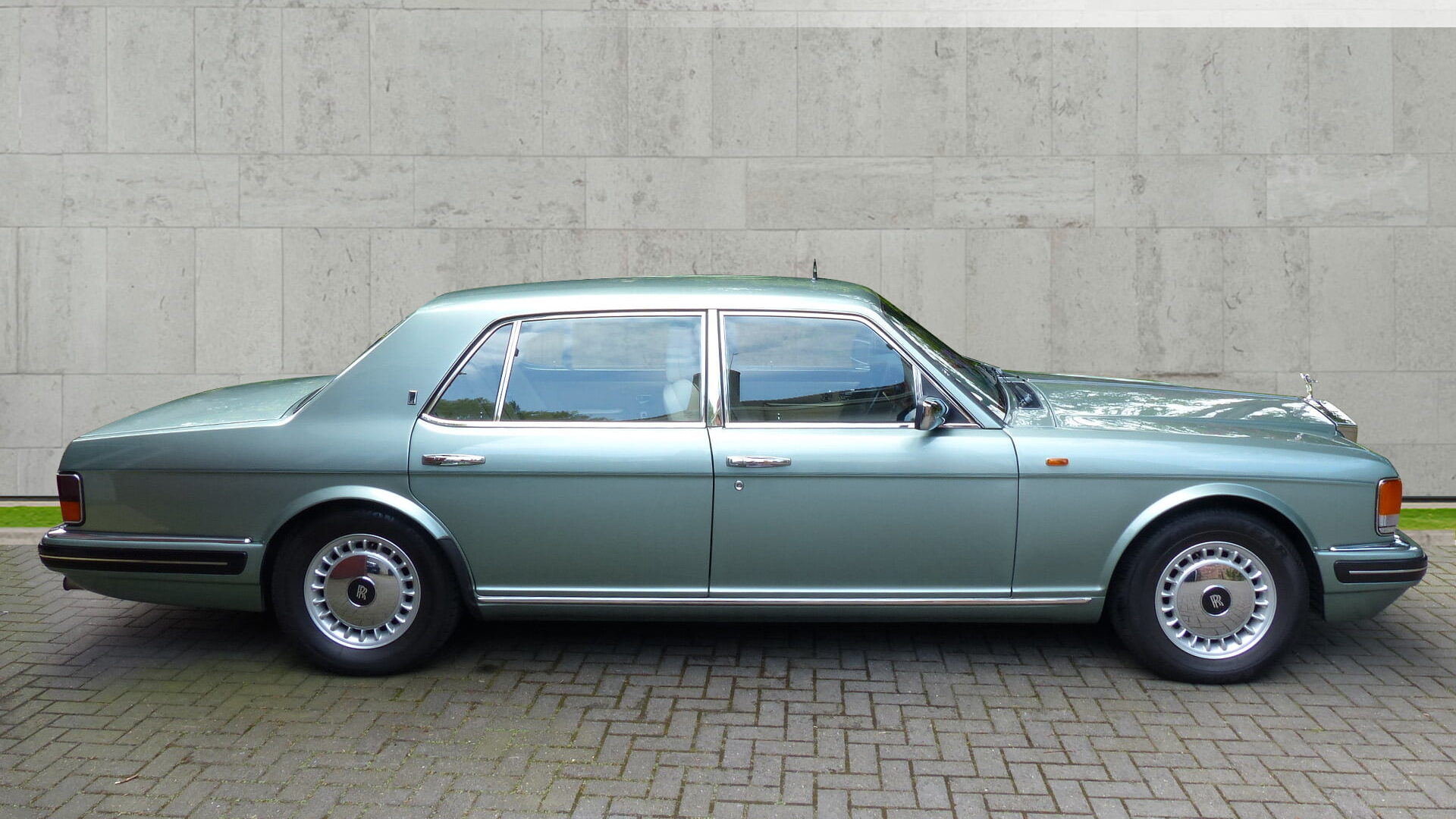ROLLS ROYCE SILVER DAWN LWB 1997 SOLD