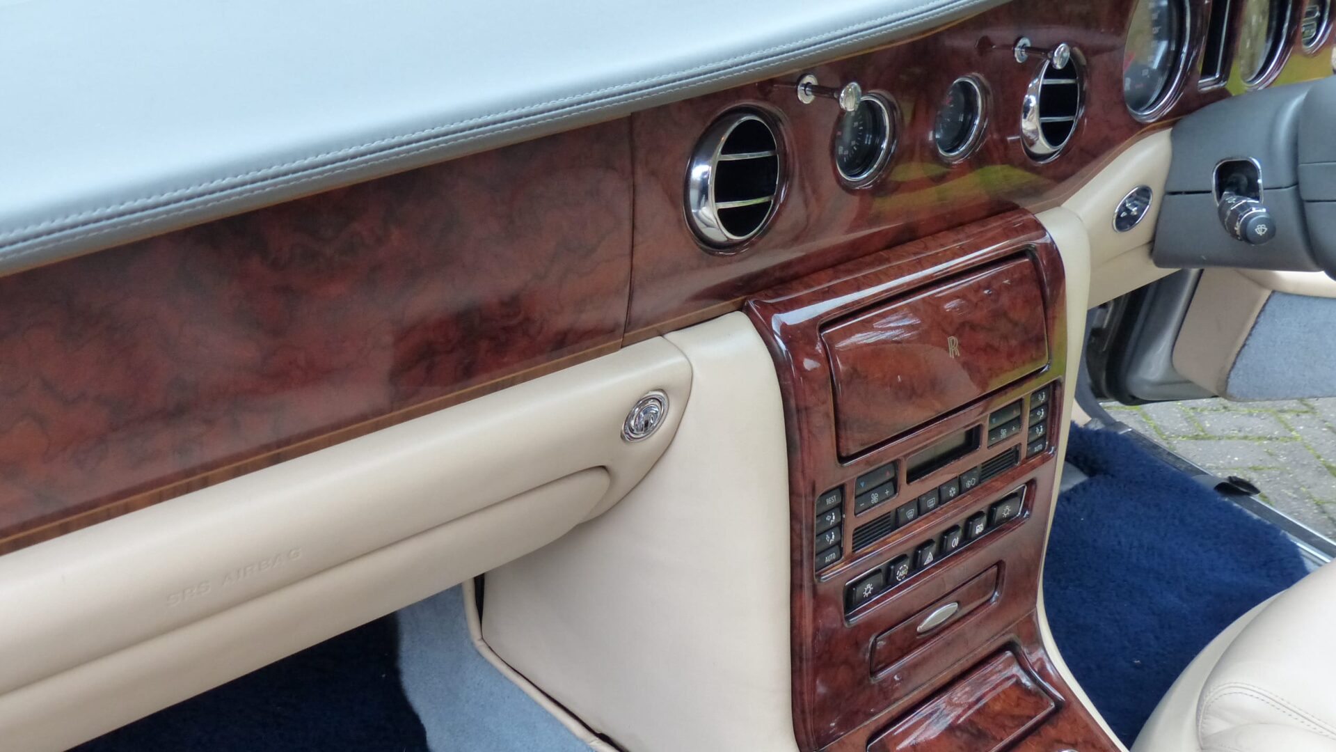 ROLLS-ROYCE SILVER SERAPH 1999 SOLD