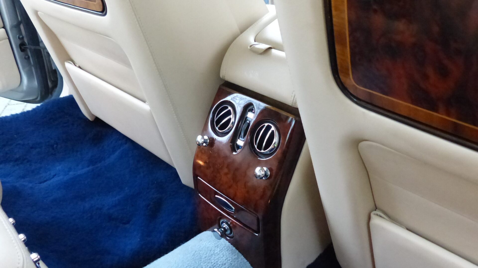 ROLLS-ROYCE SILVER SERAPH 1999 SOLD