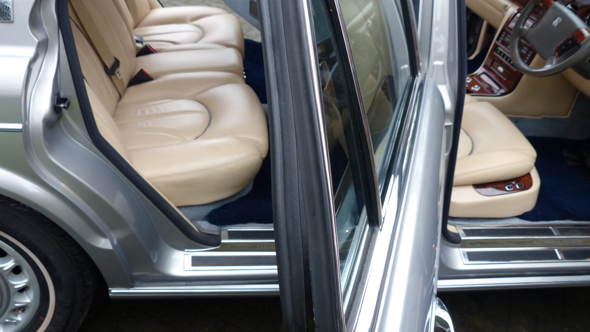 ROLLS-ROYCE SILVER SERAPH 1999 SOLD