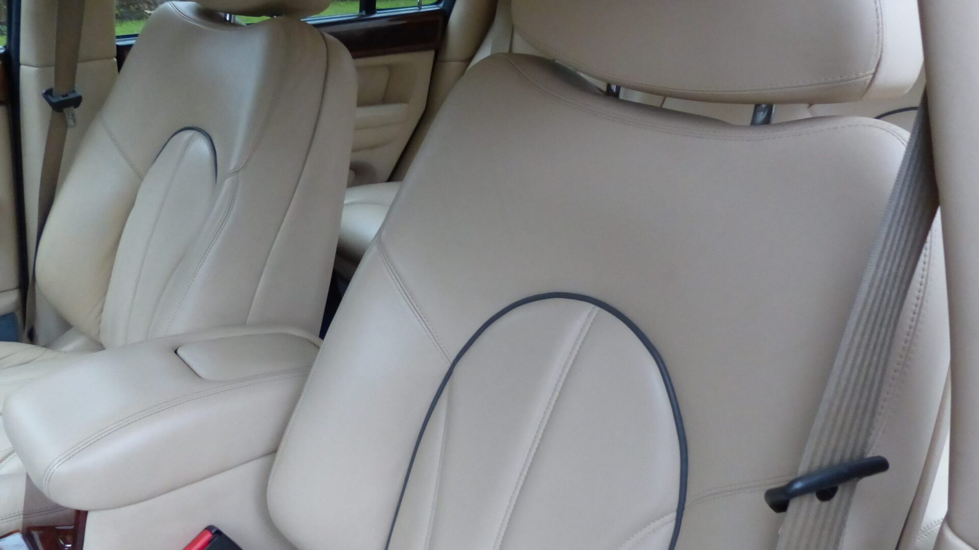 ROLLS-ROYCE SILVER SERAPH 1999 SOLD