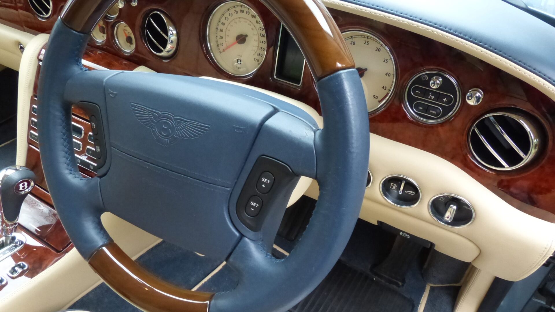 2005 BENTLEY ARNAGE R SALOON SOLD