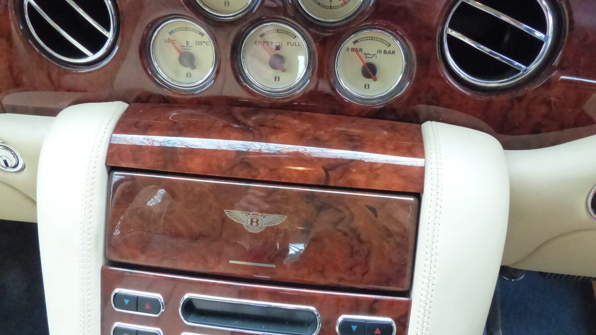 2005 BENTLEY ARNAGE R SALOON SOLD