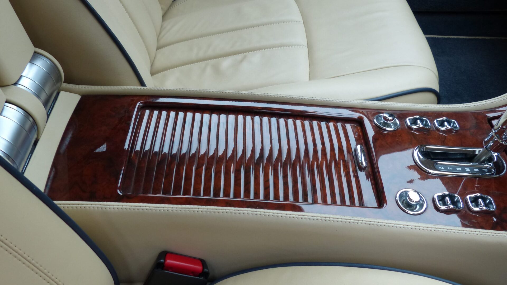 2005 BENTLEY ARNAGE R SALOON SOLD