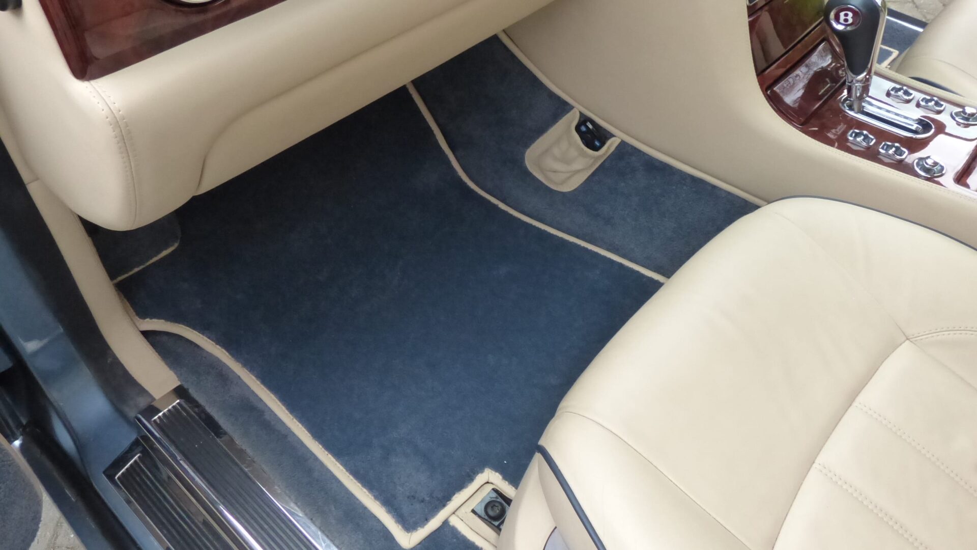 2005 BENTLEY ARNAGE R SALOON SOLD