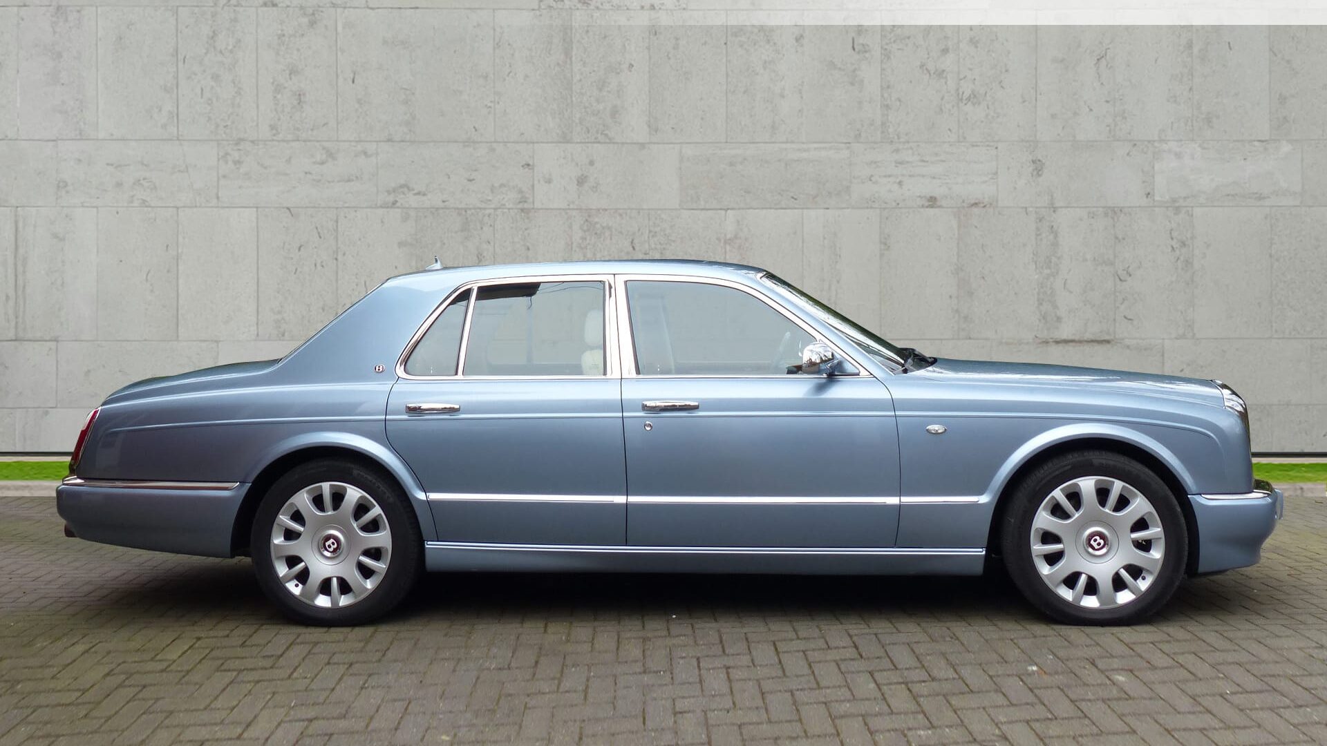 2005 BENTLEY ARNAGE R SALOON SOLD