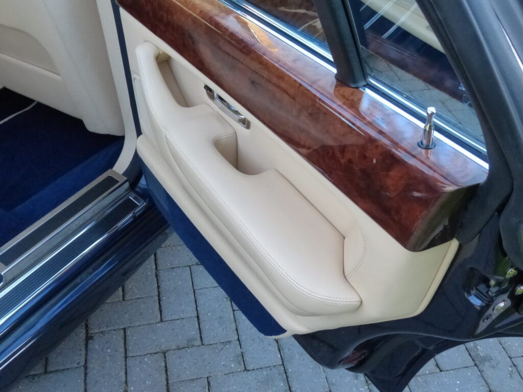 2000 BENTLEY ARNAGE RED LABEL 6.8 SALOON SOLD