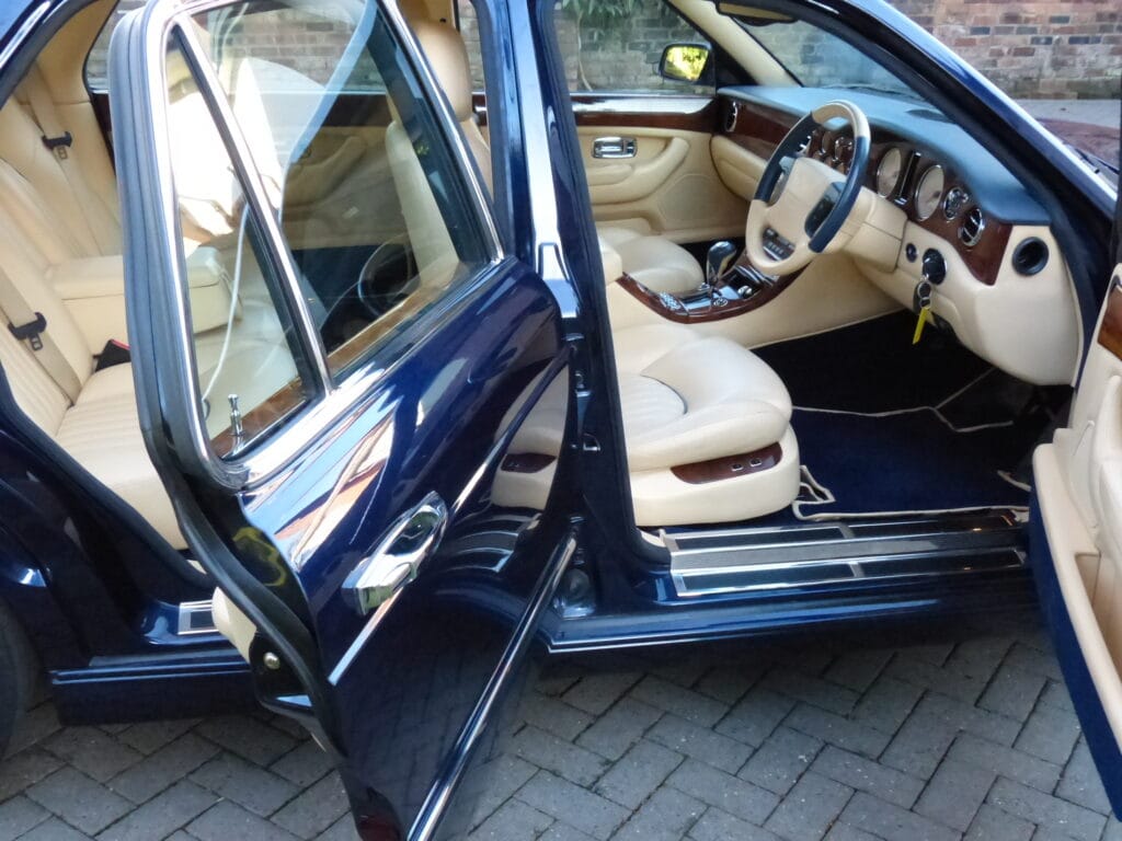 2000 BENTLEY ARNAGE RED LABEL 6.8 SALOON SOLD