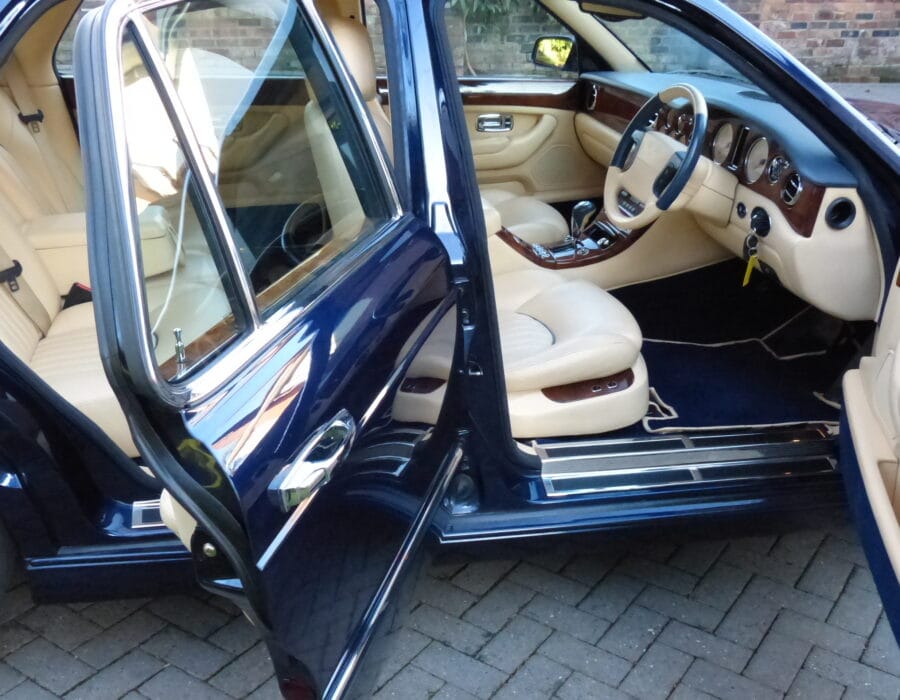 2000 BENTLEY ARNAGE RED LABEL 6.8 SALOON SOLD