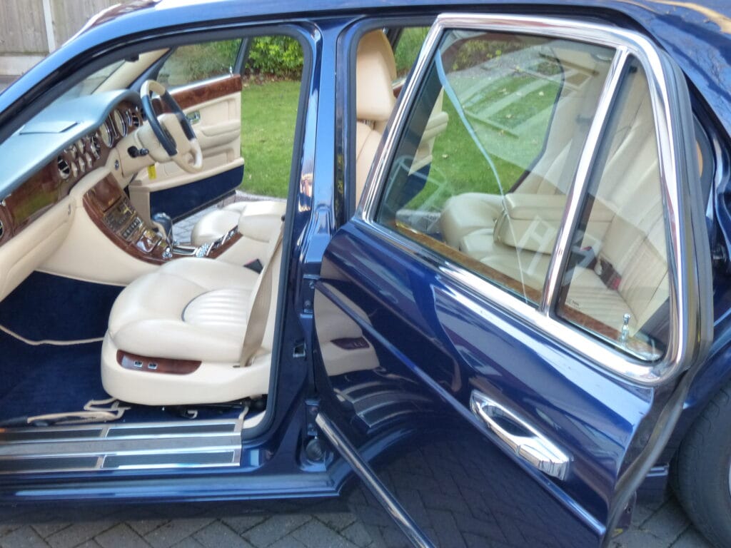 2000 BENTLEY ARNAGE RED LABEL 6.8 SALOON SOLD