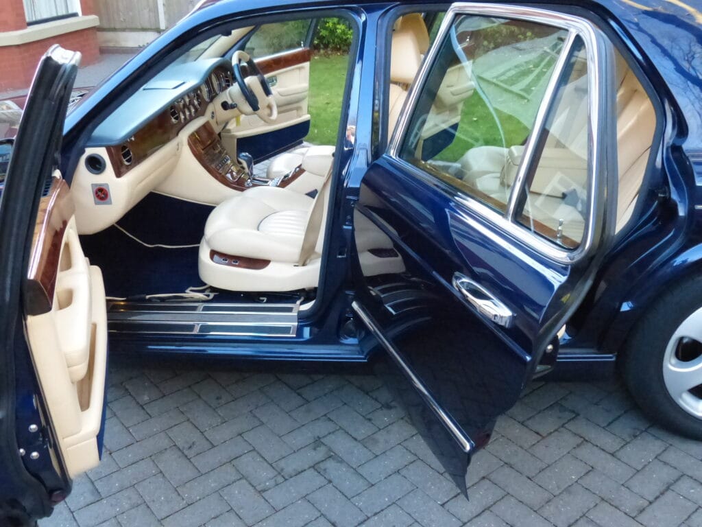 2000 BENTLEY ARNAGE RED LABEL 6.8 SALOON SOLD