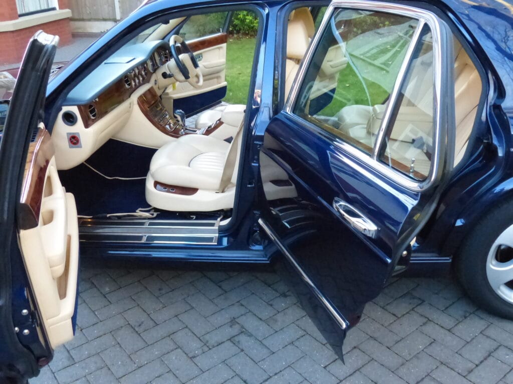 2000 BENTLEY ARNAGE RED LABEL 6.8 SALOON SOLD