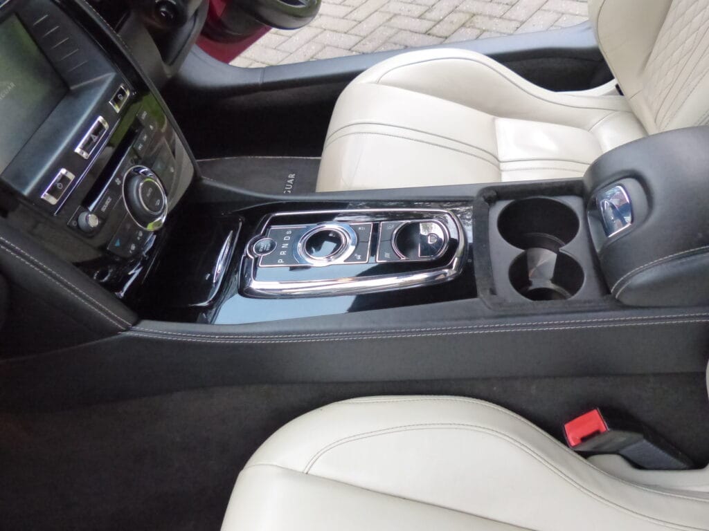 2014 JAGUAR XK DYNAMIC R £24,950