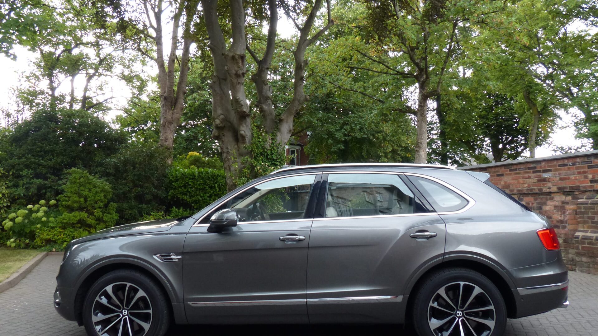 2017 BENTLEY BENTAYGA 6.O W12 4WD AUTO SOLD