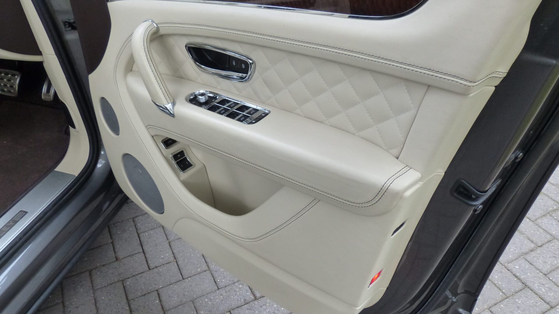 2017 BENTLEY BENTAYGA 6.O W12 4WD AUTO SOLD
