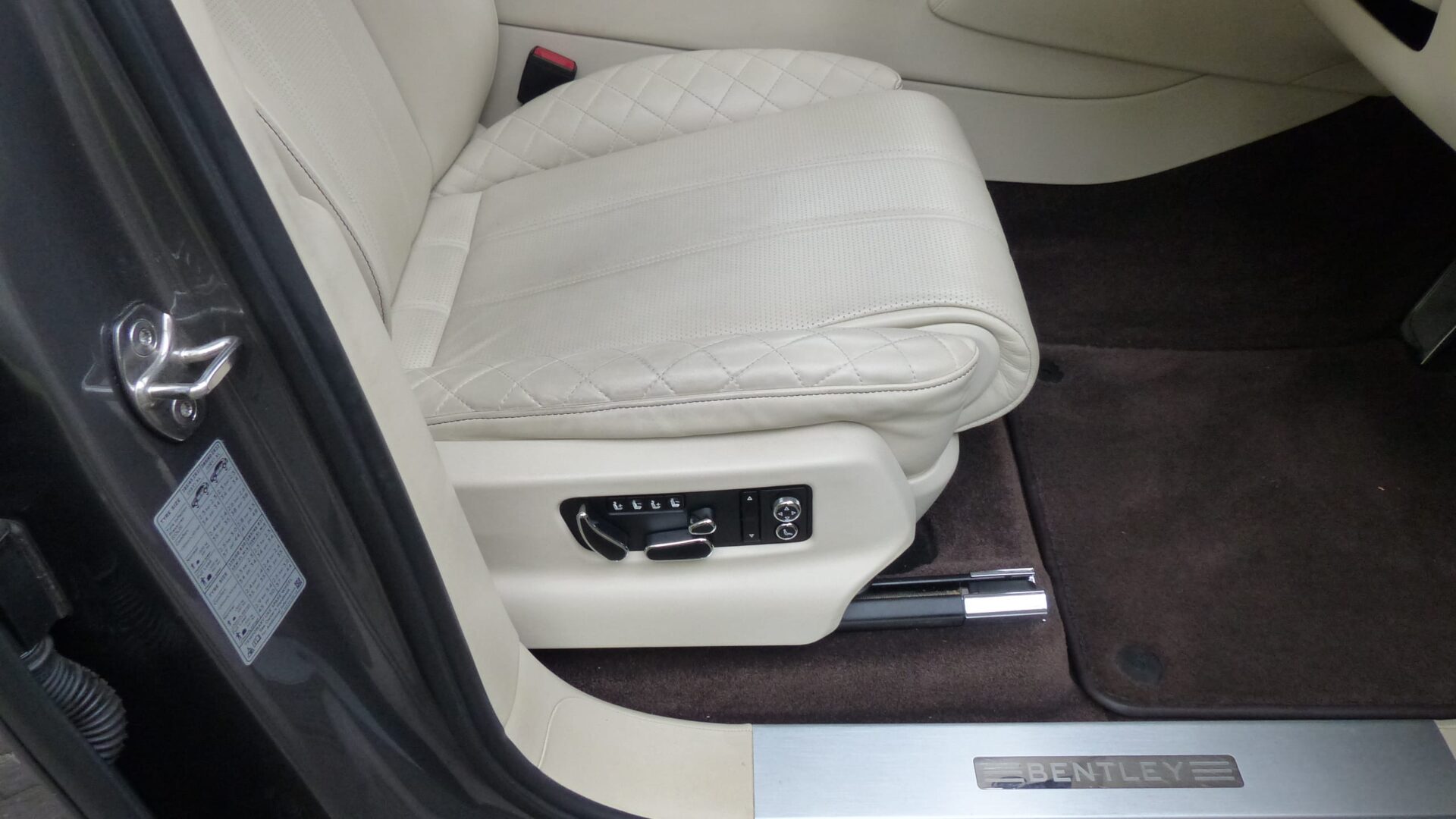 2017 BENTLEY BENTAYGA 6.O W12 4WD AUTO SOLD