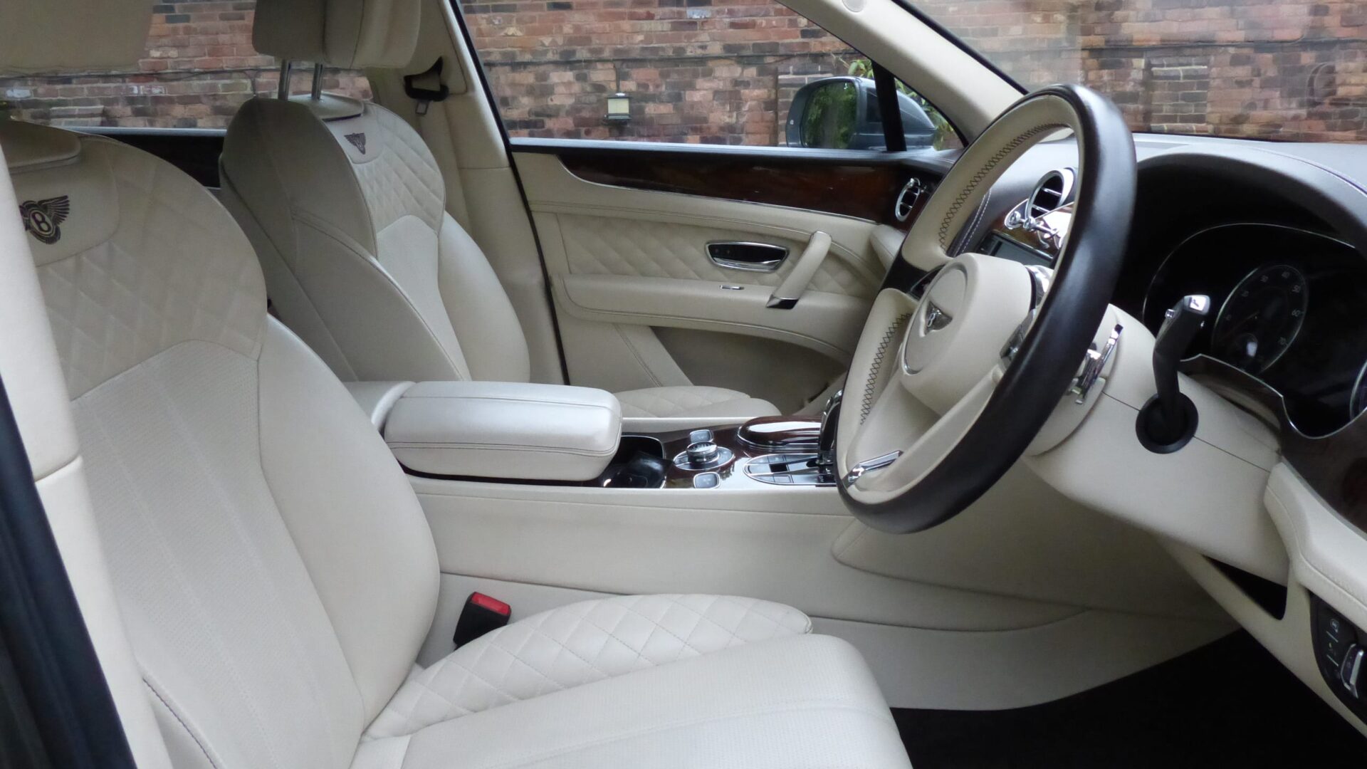 2017 BENTLEY BENTAYGA 6.O W12 4WD AUTO SOLD