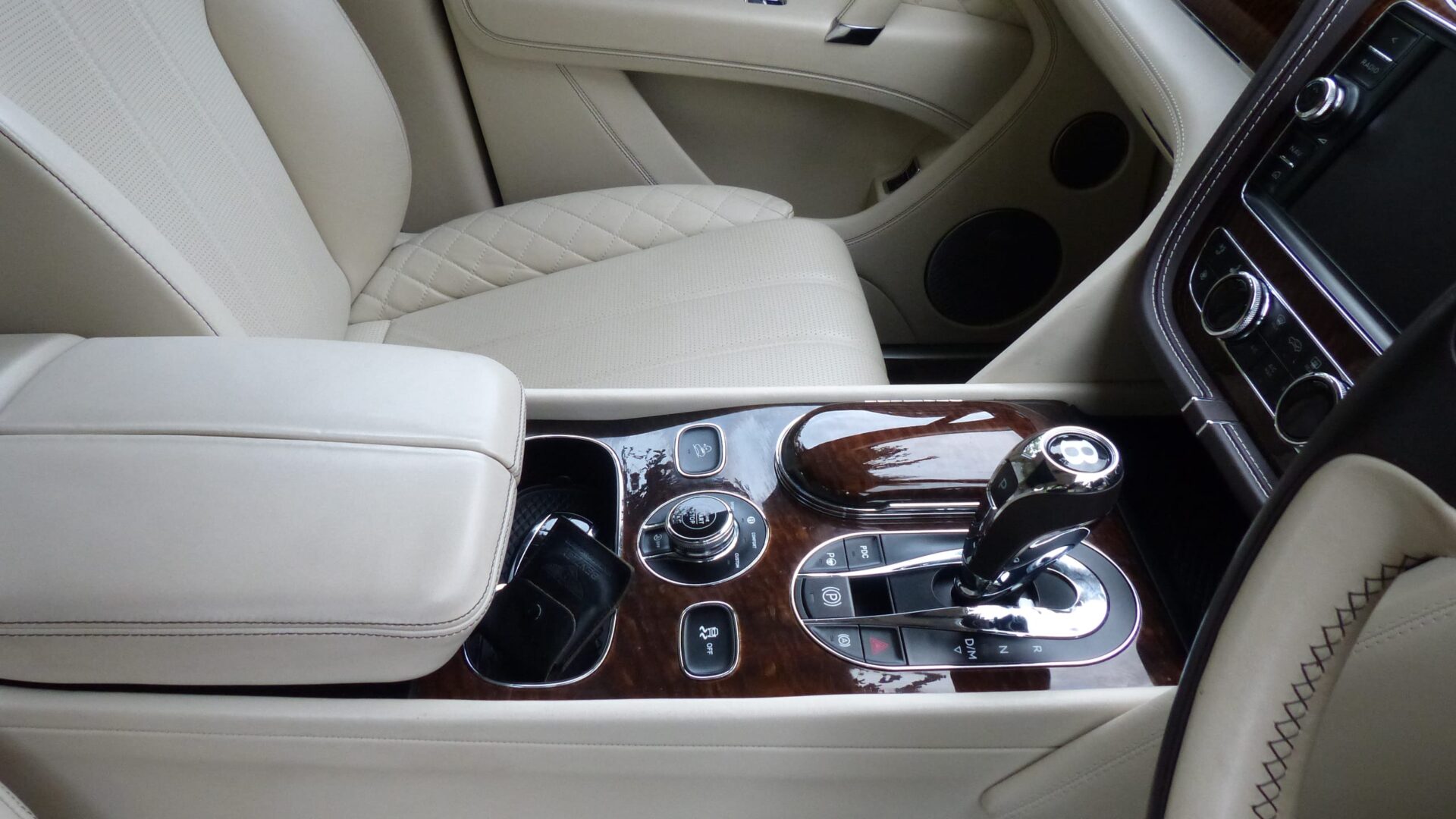 2017 BENTLEY BENTAYGA 6.O W12 4WD AUTO SOLD