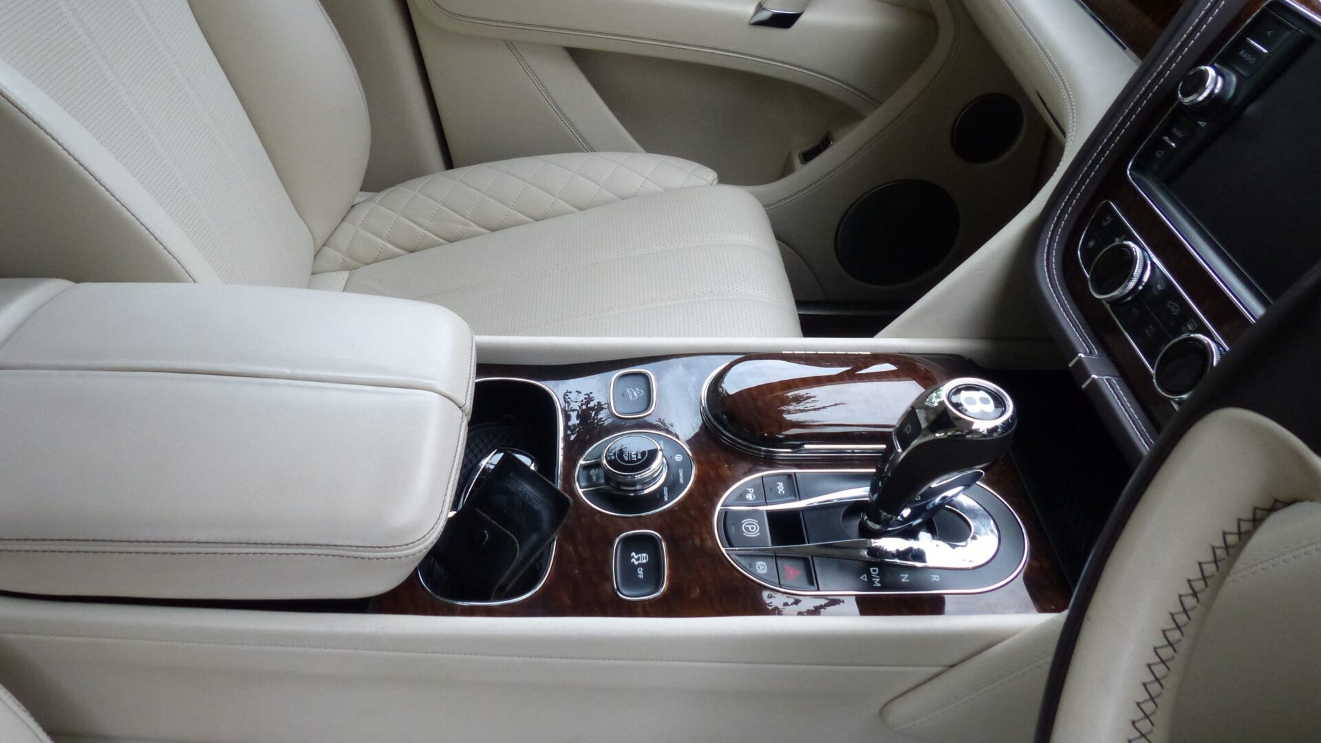 2017 BENTLEY BENTAYGA 6.O W12 4WD AUTO SOLD