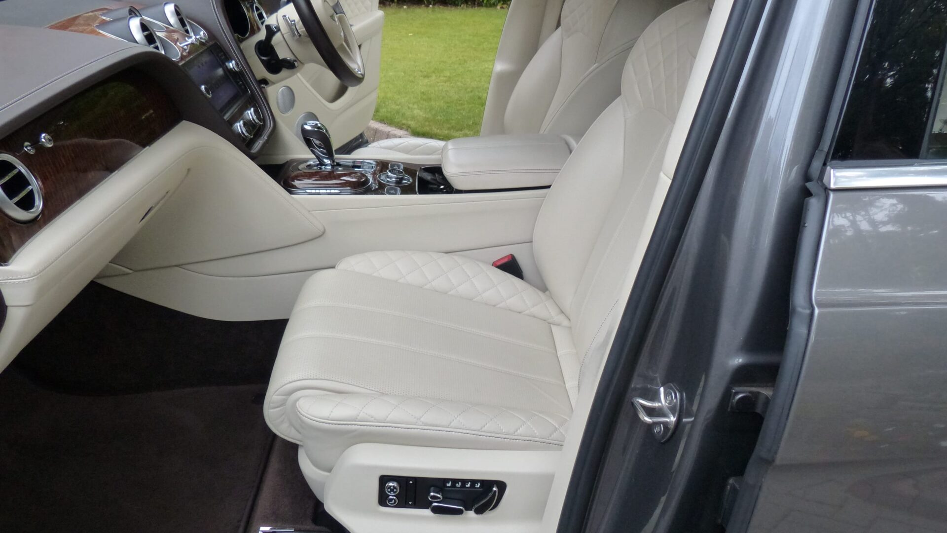 2017 BENTLEY BENTAYGA 6.O W12 4WD AUTO SOLD