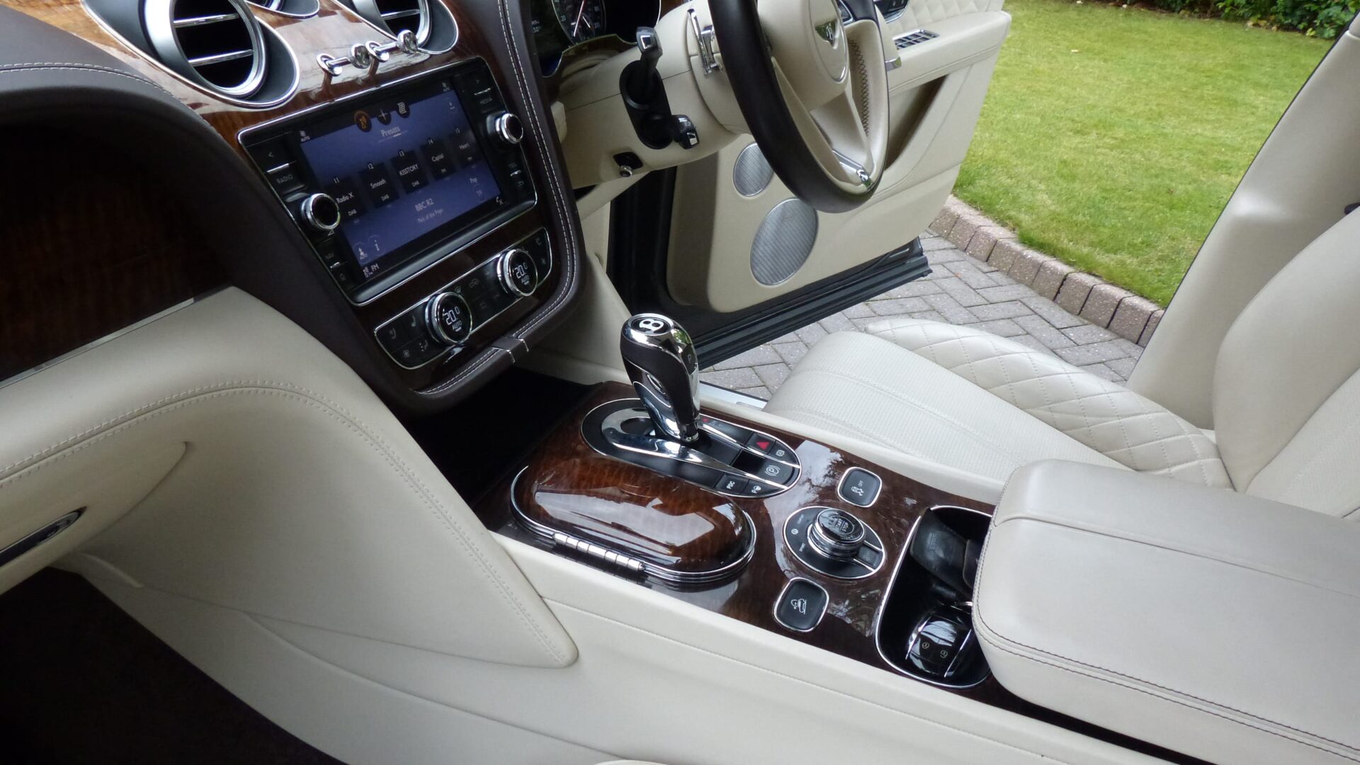 2017 BENTLEY BENTAYGA 6.O W12 4WD AUTO SOLD