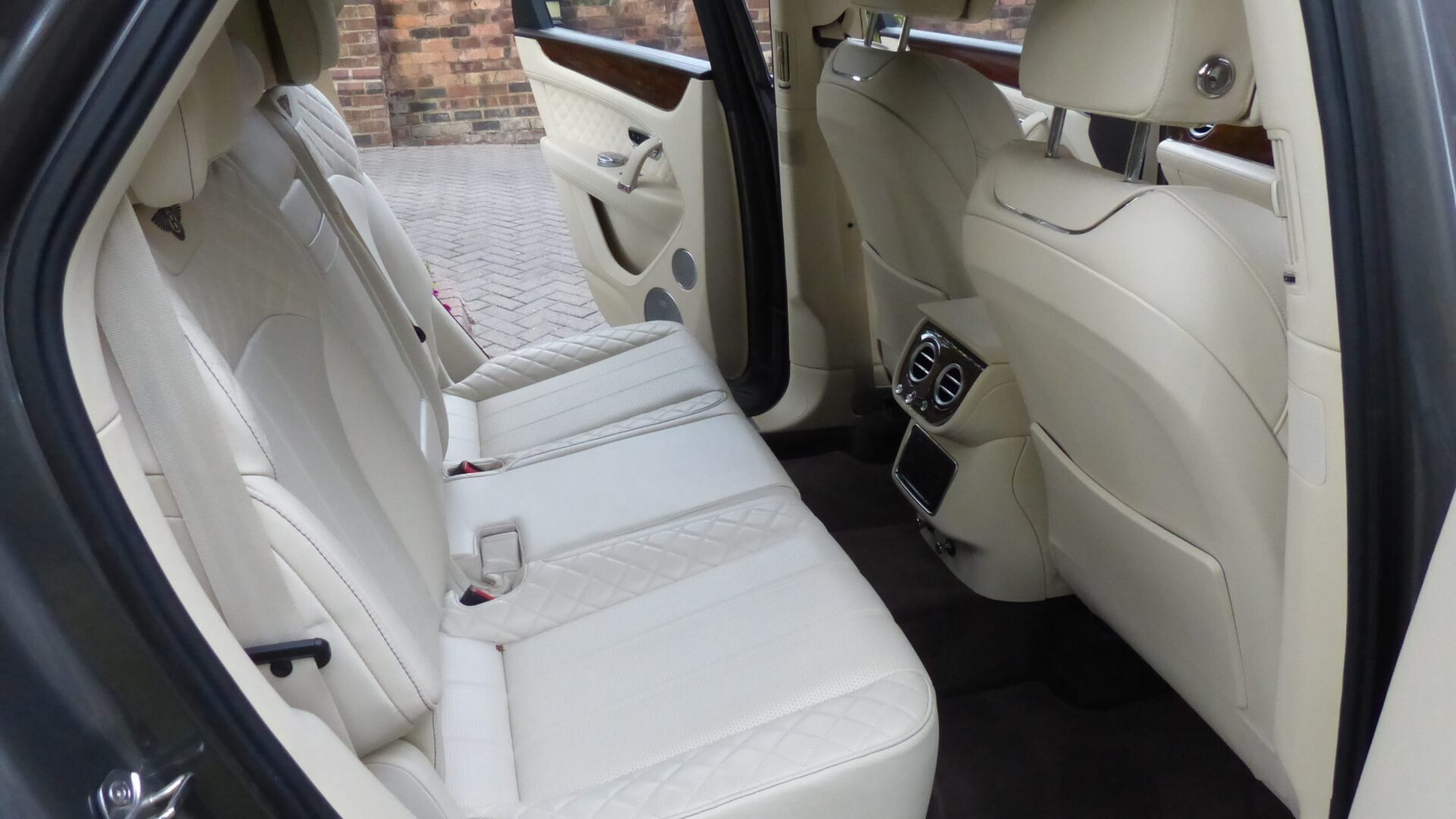 2017 BENTLEY BENTAYGA 6.O W12 4WD AUTO SOLD