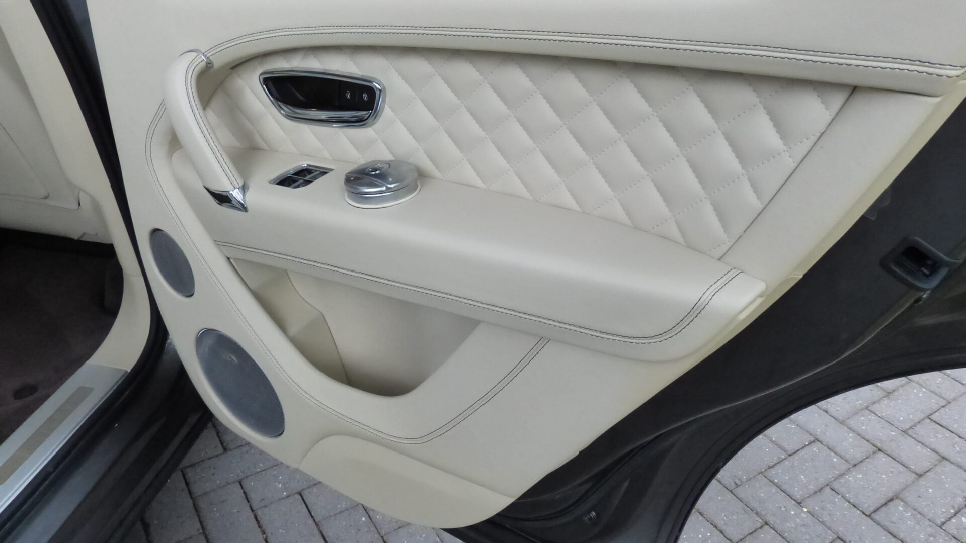 2017 BENTLEY BENTAYGA 6.O W12 4WD AUTO SOLD