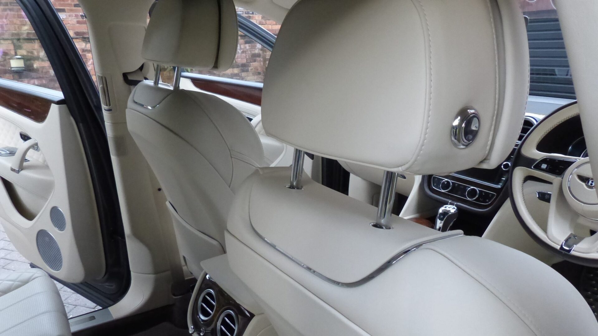 2017 BENTLEY BENTAYGA 6.O W12 4WD AUTO SOLD
