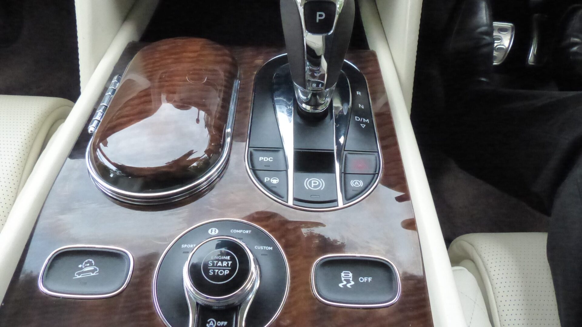 2017 BENTLEY BENTAYGA 6.O W12 4WD AUTO SOLD
