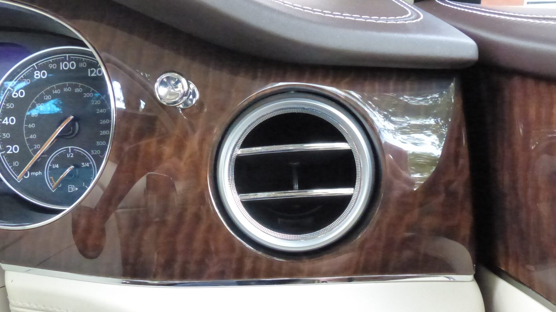 2017 BENTLEY BENTAYGA 6.O W12 4WD AUTO SOLD