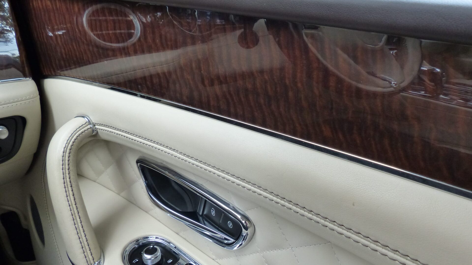 2017 BENTLEY BENTAYGA 6.O W12 4WD AUTO SOLD
