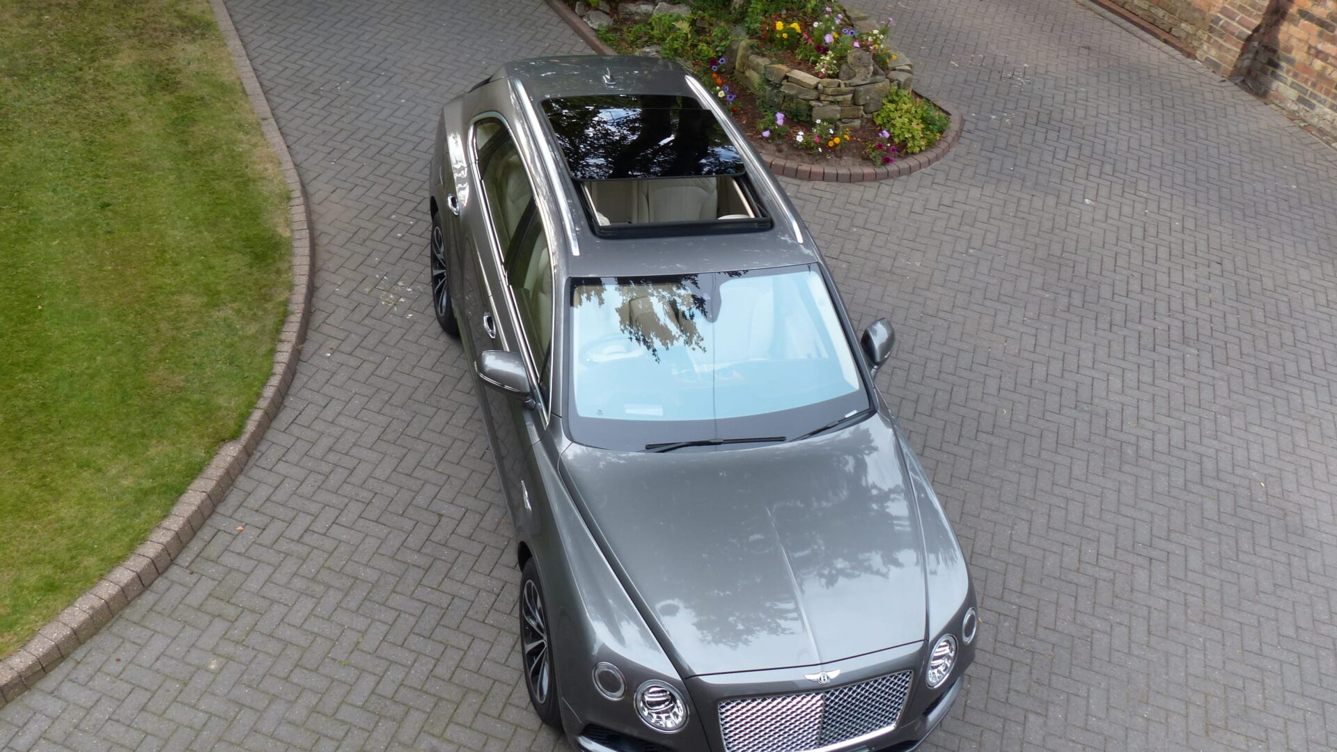 2017 BENTLEY BENTAYGA 6.O W12 4WD AUTO SOLD