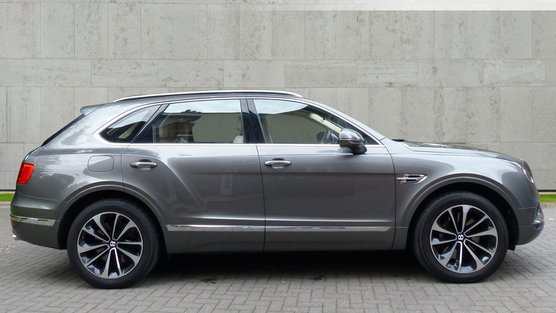 2017 BENTLEY BENTAYGA 6.O W12 4WD AUTO SOLD