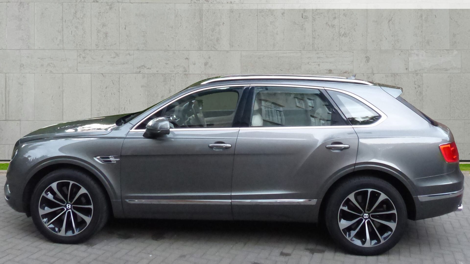 2017 BENTLEY BENTAYGA 6.O W12 4WD AUTO SOLD